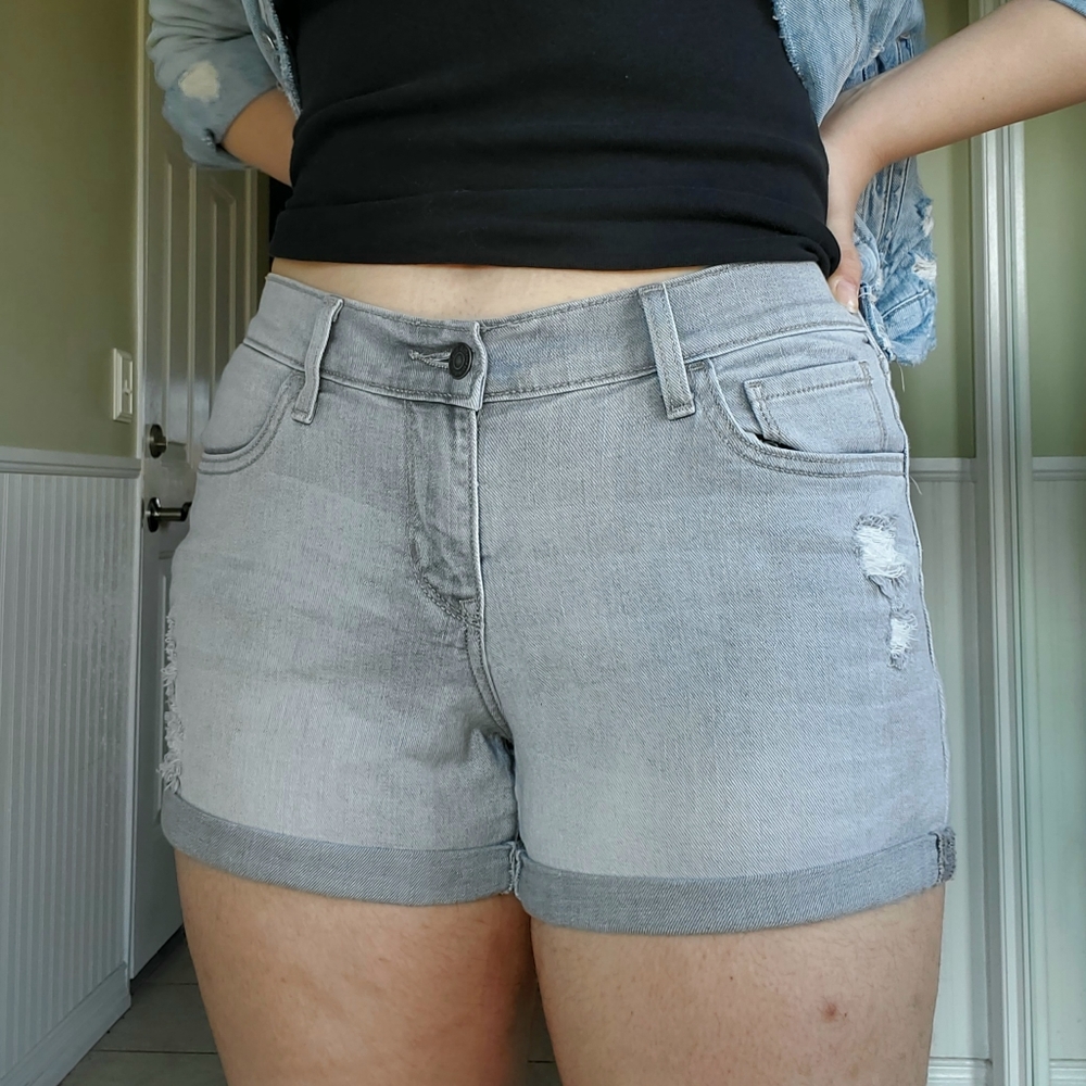 🌿 Relaxed Grey Shorts